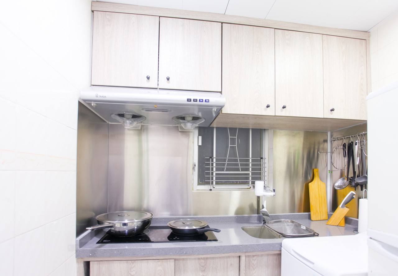 Modern kitchen with induction stove in 2 bedrooms Hong Kong serviced apartment Fortress Hill