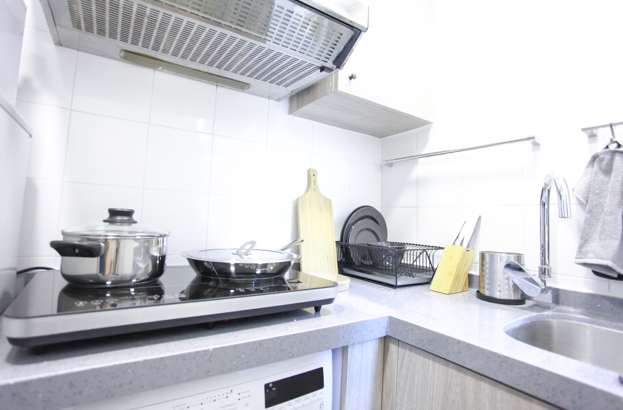 Modern kitchen in 2 bedrooms serviced apartment Hong Kong Fortress Hill