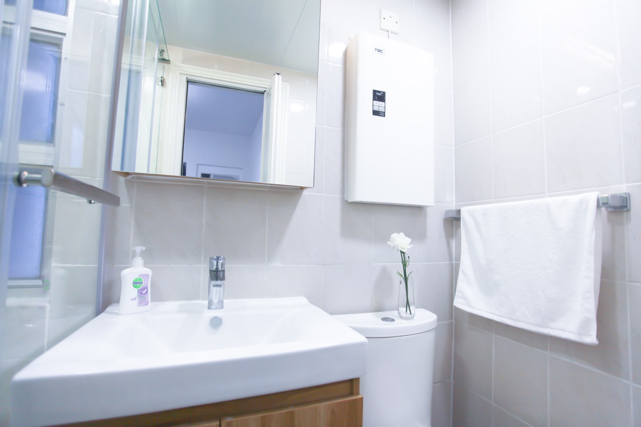 Modern Bathroom in 2 bedrooms serviced apartment Fortress Hill