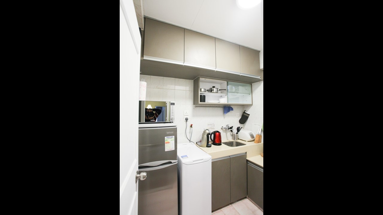 Modern kitchen in 2 bedrooms serviced apartment Hong Kong Fortress Hill
