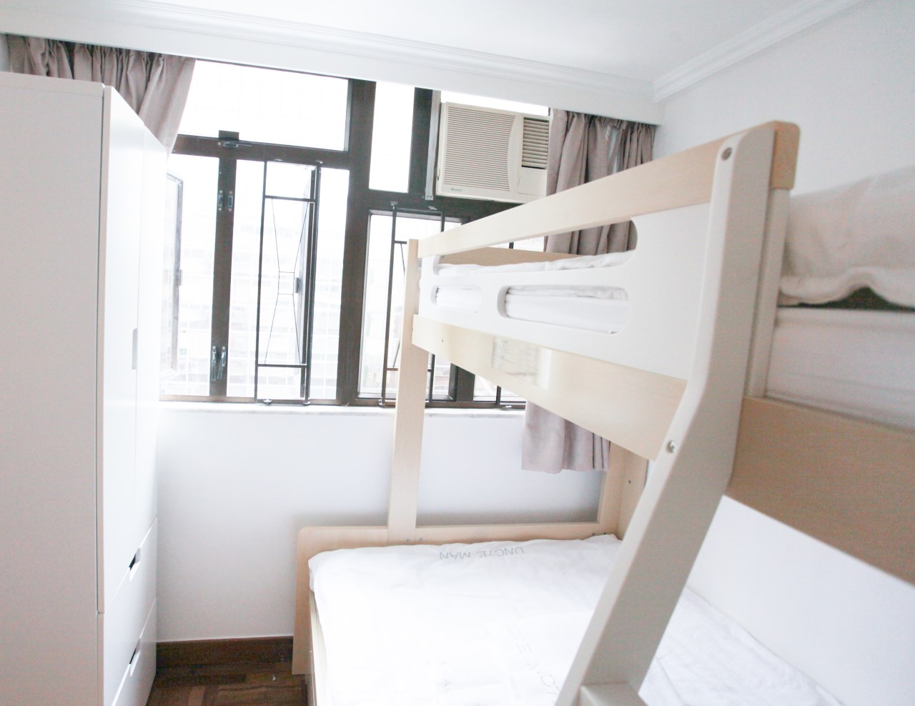 Bunk bed with white wardrobe combination in Fortress Hill 2 bedrooms serviced apartment Hong Kong