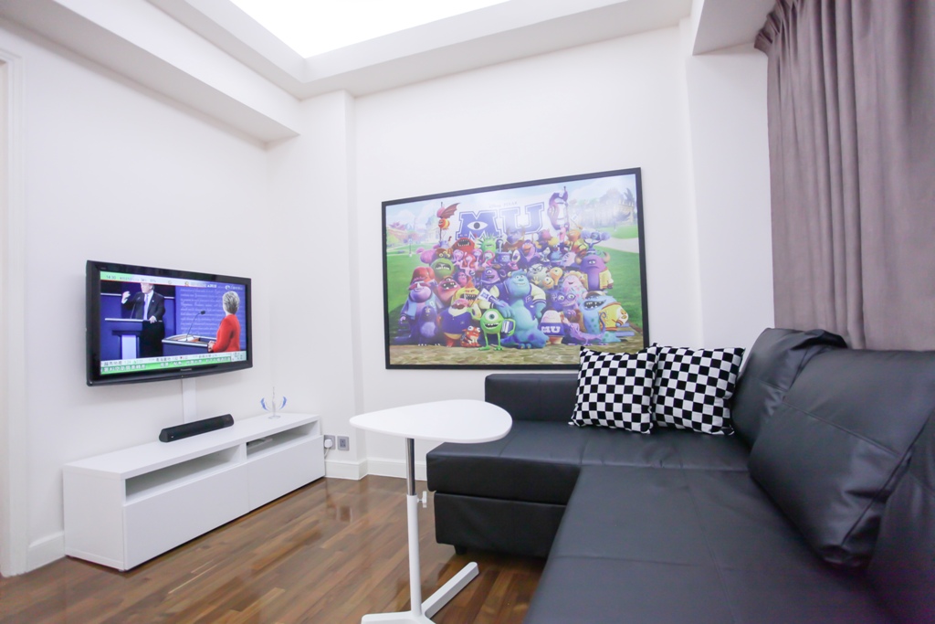 2 bedrooms serviced apartment Hong Kong in Fortress Hill with sofa bed, tv