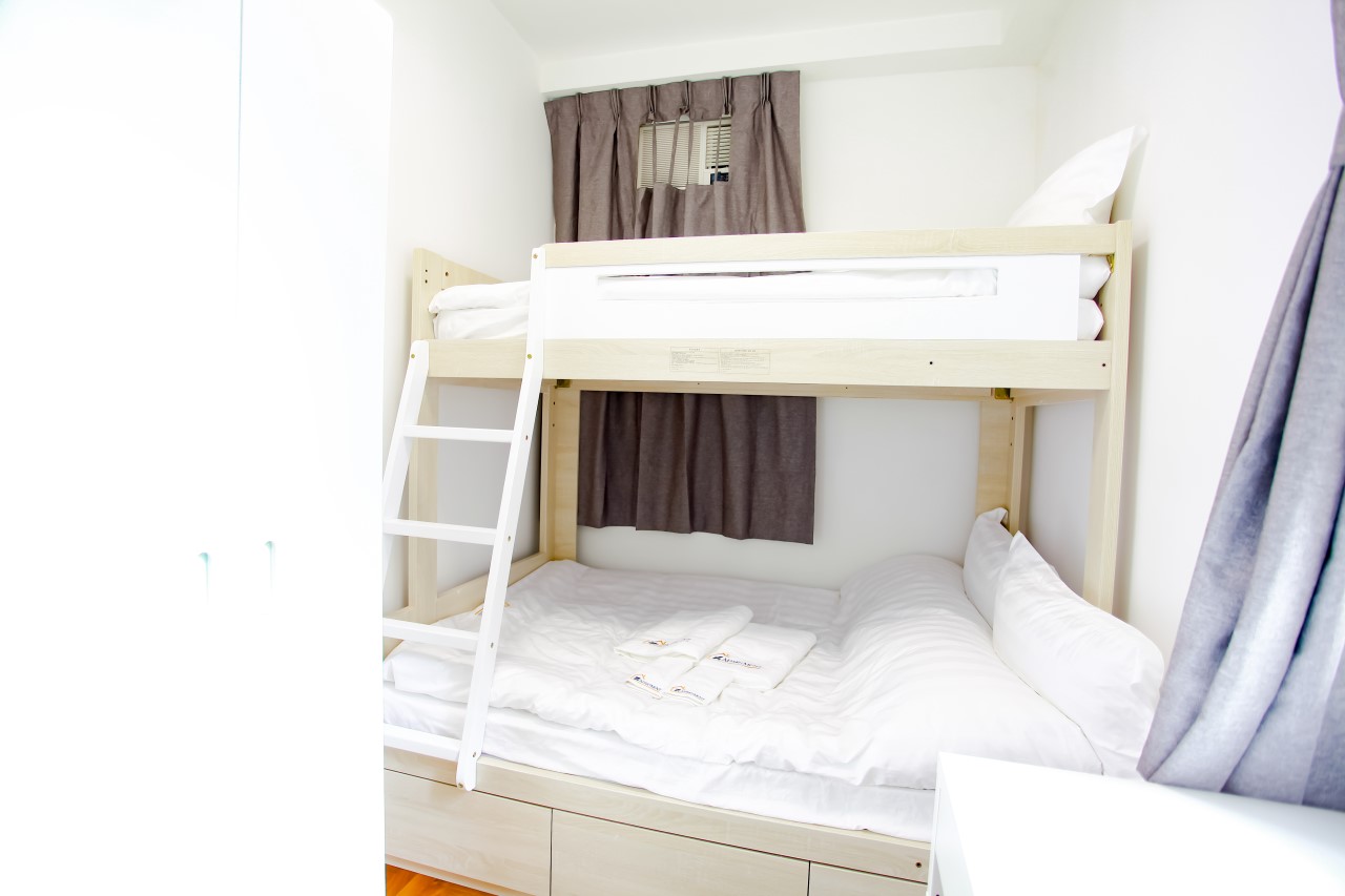 Bunk bed with working desk in Fortress Hill 2 bedrooms Apartment