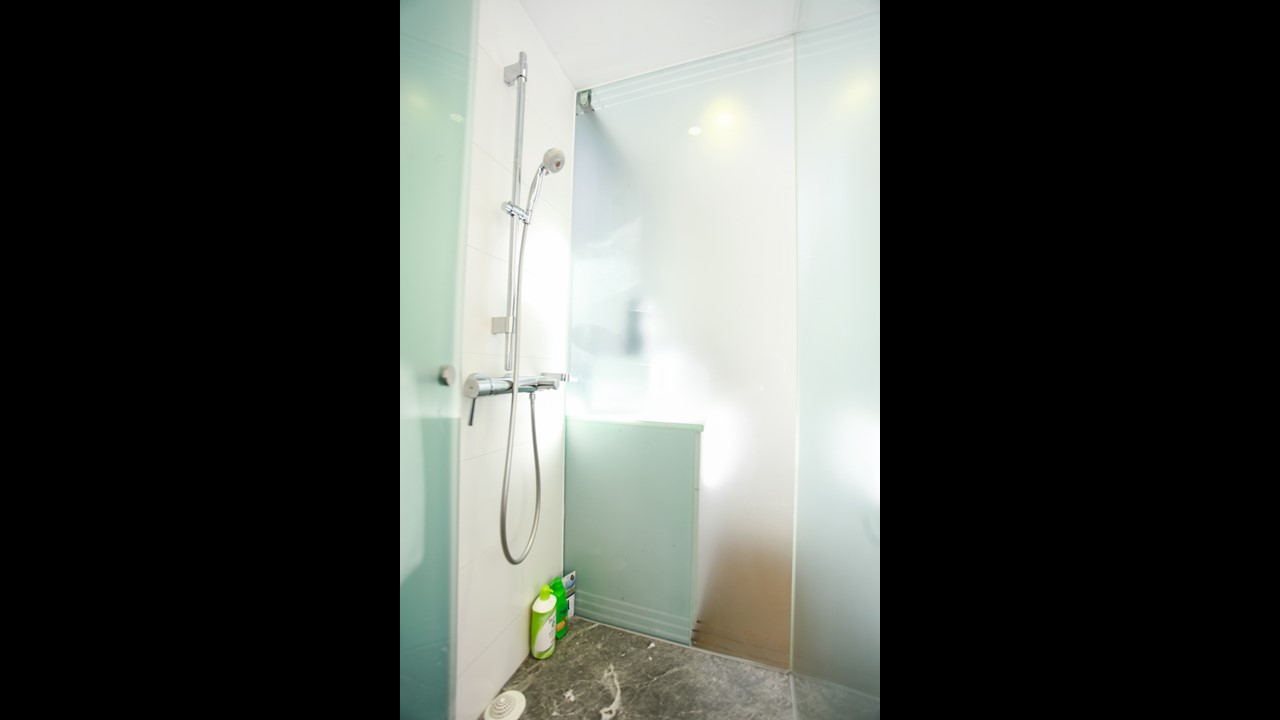 Modern Shower in studio flat serviced apartment Fortress Hill
