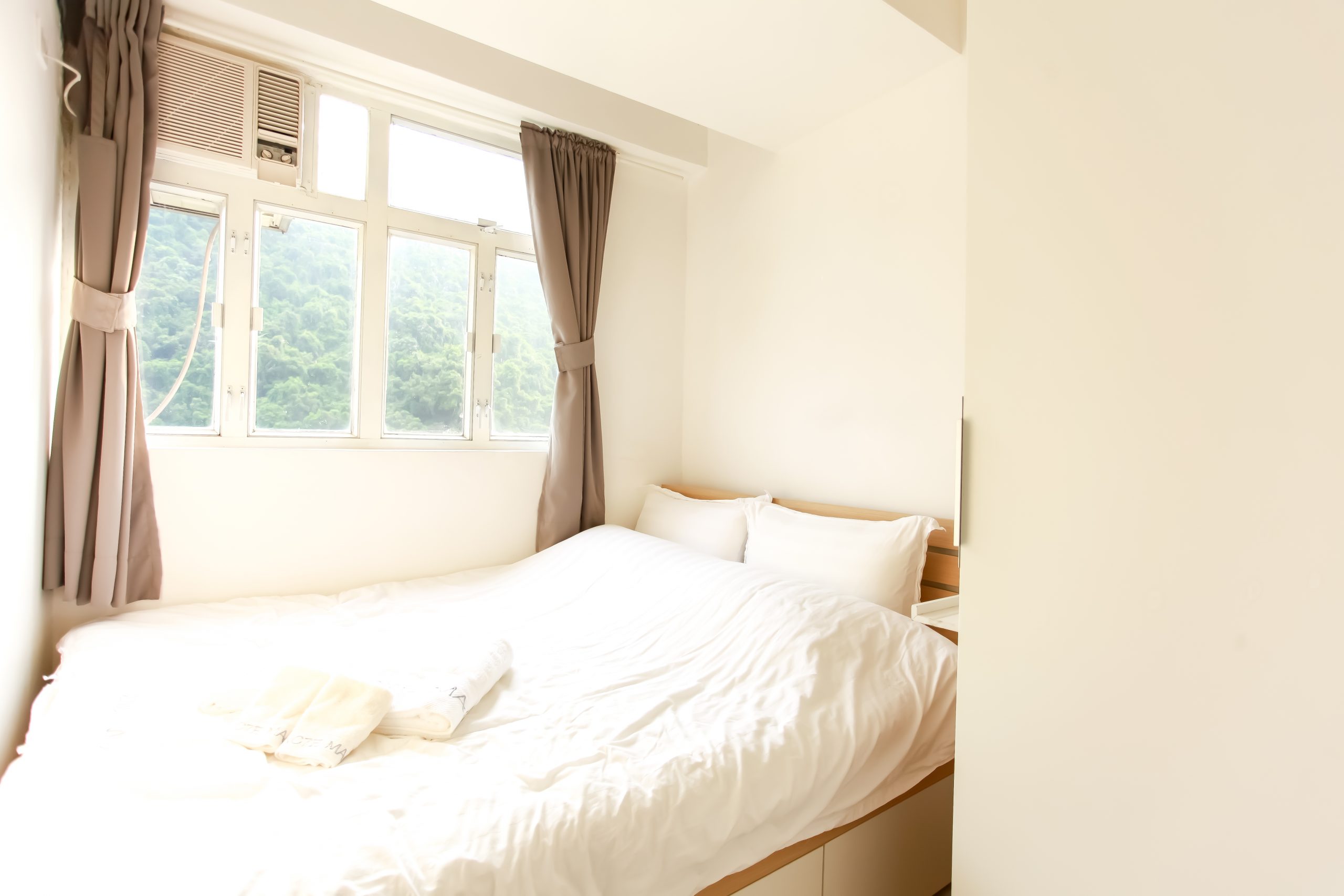 Queen size bed with white wardrobe combination in Quarry Bay 2 BR serviced apartment Hong Kong