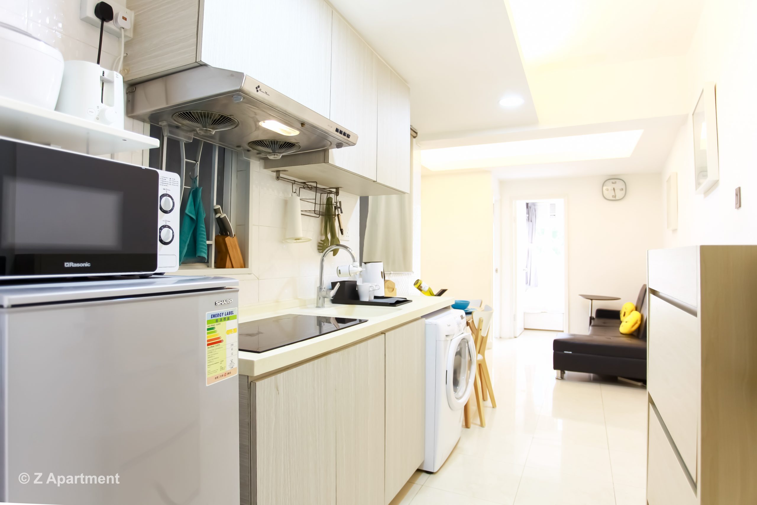 Modern kitchen with induction stove in 2 bedrooms Hong Kong serviced apartment quarry bay