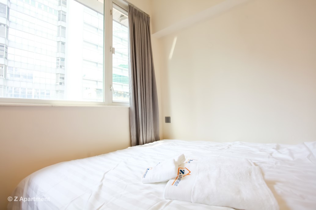 Queen size bed in Wan Chai 1 BR serviced apartment Hong Kong
