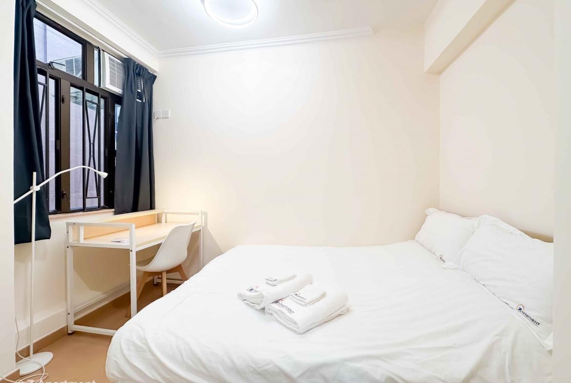 Queen size bed with working desk in Tin Hau 2 bedrooms serviced apartment Hong Kong